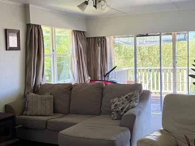 Charming 3BR Home Near Raumati Beach!