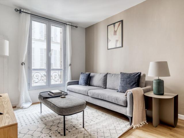 Charming Ternes 1 Bedroom with Modern Comforts