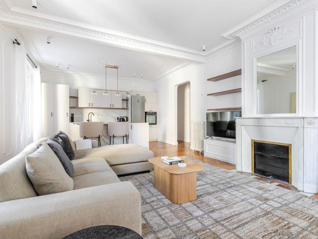 Charming Three Bedroom Apartment in Paris