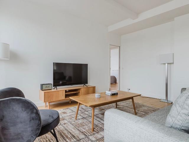 Charming Three Bedroom Apartment in Paris, Paris Amsterdam Apartments for Rent