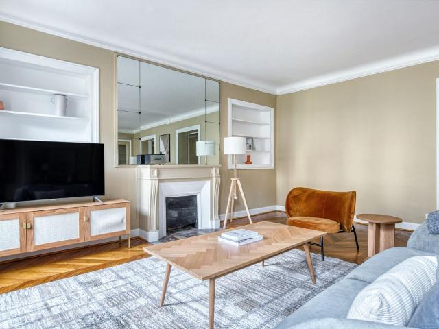 Charming Three Bedroom Apartment in Paris, Paris Amsterdam Apartments for Rent