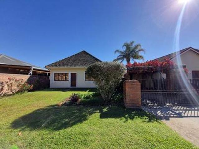 charming three bedroom home on the m.