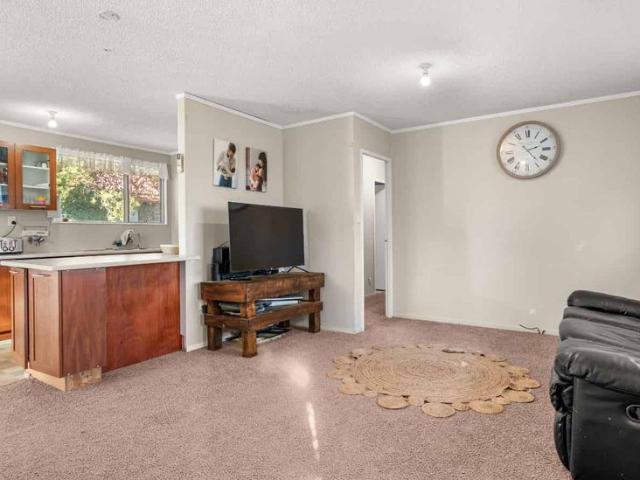Charming Three‑Bedroom Home with Excellent Garaging