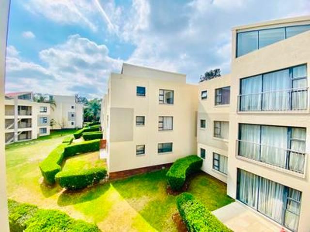 charming top floor 2 bedroom apartme.