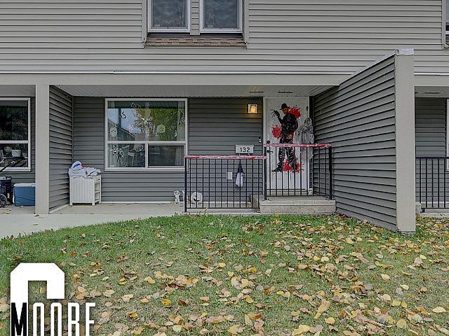 Charming Townhouse Condo In Prime Location