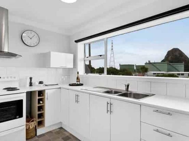 Charming Townhouse in Moturoa
