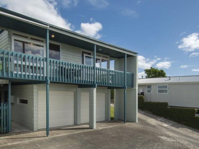 CHARMING TOWNHOUSE, PANORAMIC VIEWS, AVAILABLE NOW