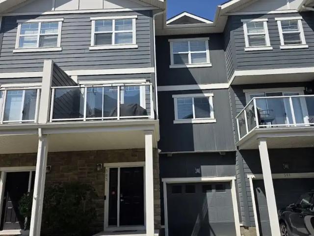 Charming Townhouse with a Smart Layout – A Cozy Place to Call Home