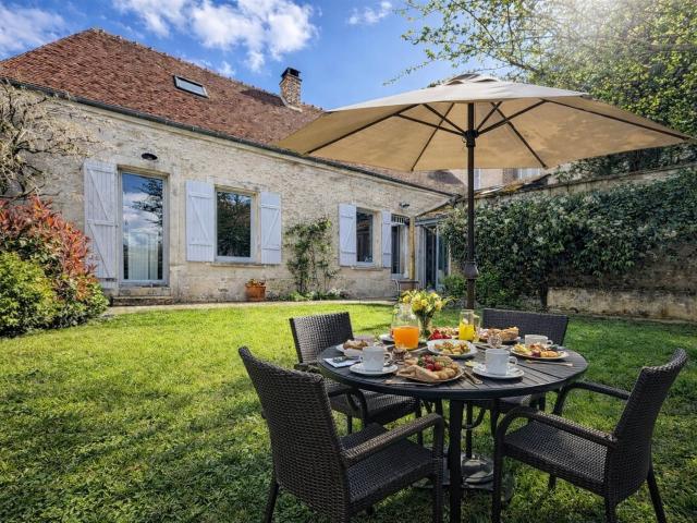 Charming Traditional House – 3 Bedrooms | Authentic Village. 154m² Jouy le Châtel
