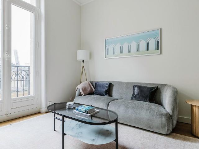 Charming Two Bedroom Apartment in Saint Thomas d'Aquin, Paris Amsterdam Apartments for Rent