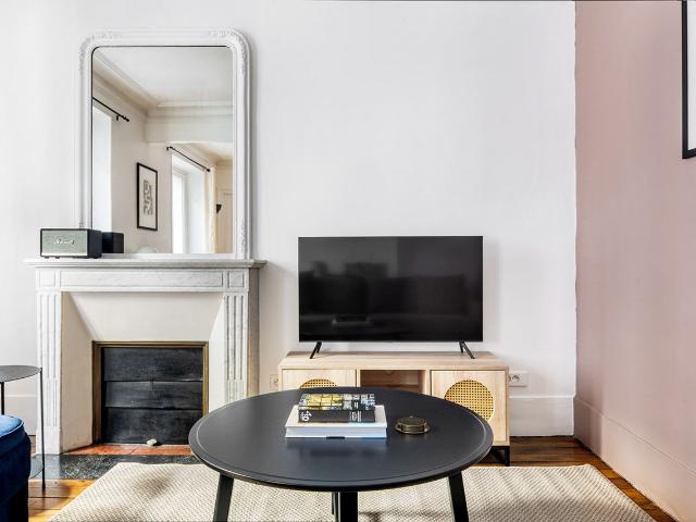 Charming Two Bedroom Apartment in Paris, Paris Amsterdam Apartments for Rent