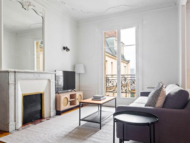 Charming Two Bedroom Apartment in Paris, Paris Amsterdam Apartments for Rent