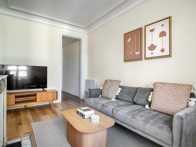 Charming Two Bedroom Getaway in Le Marais, Paris, Paris Amsterdam Apartments for Rent