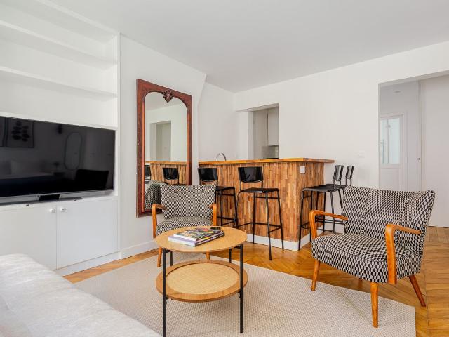 Charming Two Bedroom Oasis in Paris, Paris Amsterdam Apartments for Rent