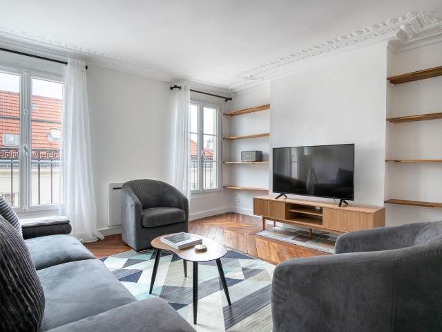 Charming Two Bedroom Retreat in Paris, Paris Amsterdam Apartments for Rent