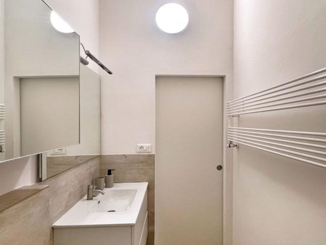 Charming Villa Apartment with Balcony in Bologna, Bologna Amsterdam Apartments for Rent