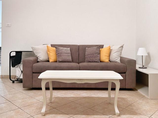Charming Villa Apartment with Balcony in Bologna, Bologna Amsterdam Apartments for Rent