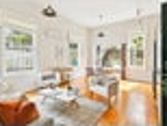 CHARMING VILLA IN EXCELLENT LOCATION