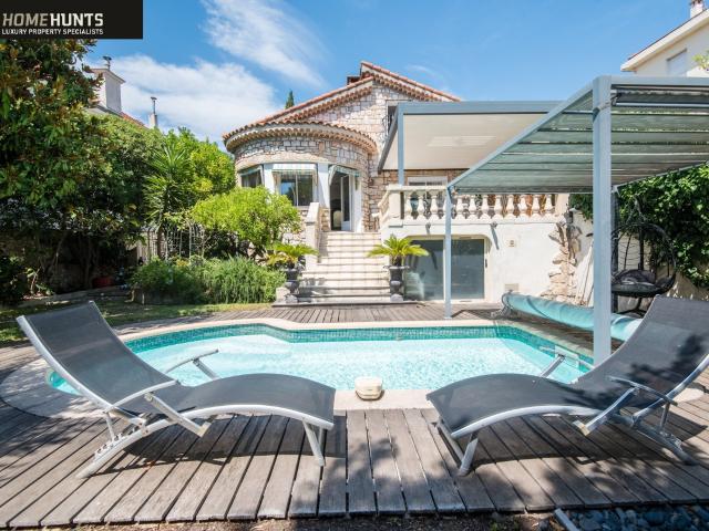 Charming villa nestled in lush greenery, offering peace and. 107m² Nice