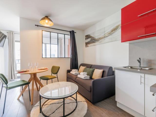Charming and Cosy Studio 27m2 on 6th Floor with Elevator