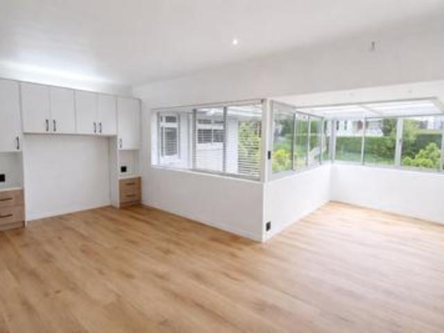 charming and central studio apartmen.