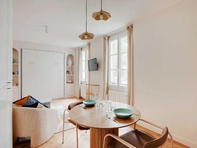 Charming and beautiful Studio Haven, Paris Amsterdam Apartments for Rent