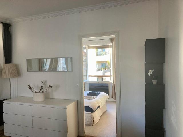 Charming and bright two room apartment, Paris Amsterdam Apartments for Rent