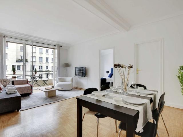 Charming and Spacious Apartment in the Heart of Paris with Balcony, Paris Amsterdam Apartments for Rent