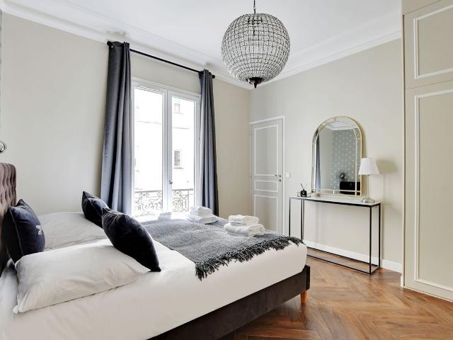 Charming apartment 1BR/4P Place Victor Hugo, Paris Amsterdam Apartments for Rent