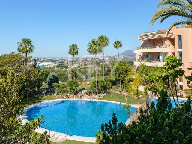 Charming apartment in a dreamy location with landscape and swimming pool in Magna Marbella