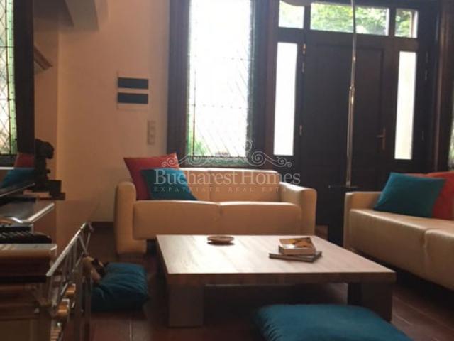 Charming Apartment of 3 Bedroom in Villa, Downtown