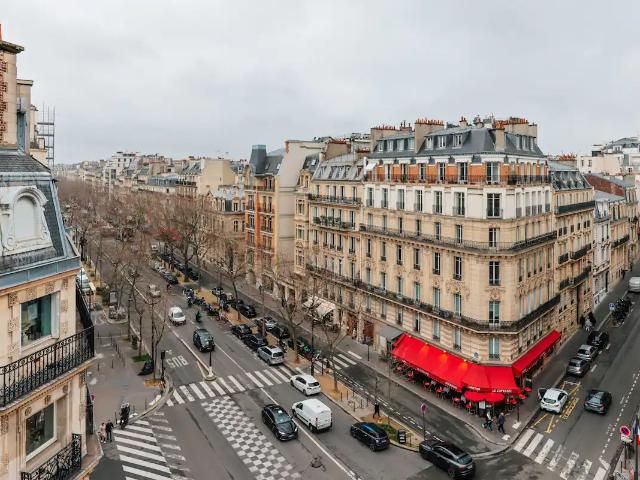 Charming Apartment with Stunning Views, Paris Amsterdam Apartments for Rent