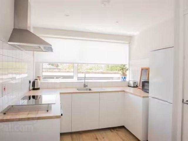 New Apt 4, 103 Marlborough Park South