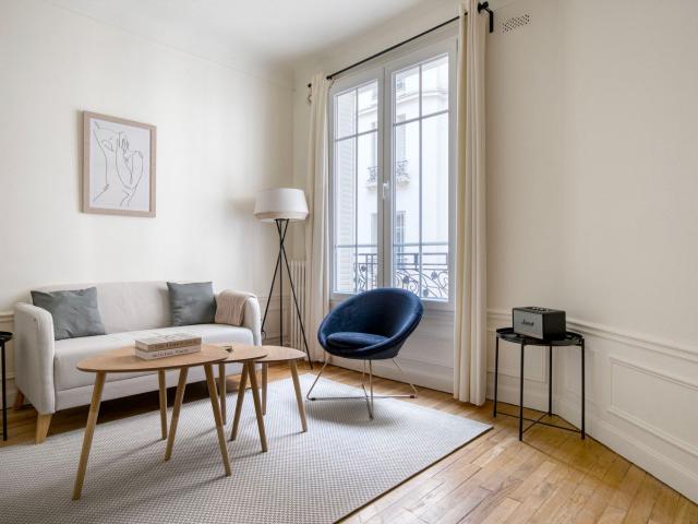 Charming Auteuil One Bedroom Apartment Awaits!