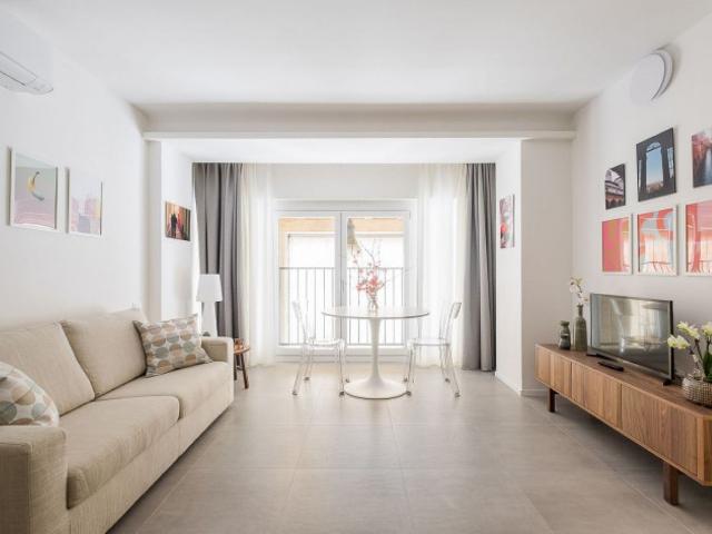 Charming Bologna Center One Bedroom Apartment, Bologna Amsterdam Apartments for Rent