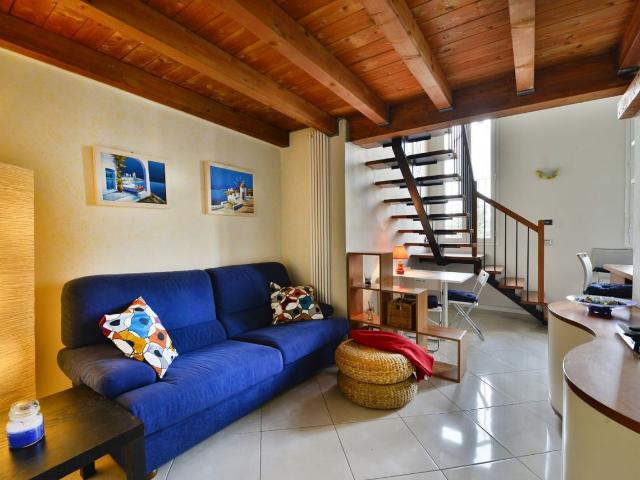 Charming Bologna Loft with Mezzanine, Bologna Amsterdam Apartments for Rent