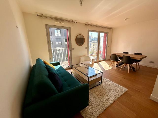 Charming, bright 1 bedroom apartment with balcony and lift near the metro, Paris Amsterdam Apartments for Rent