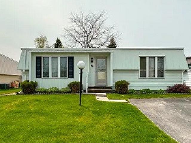 Charming Bungalow In Wilmot Creek!