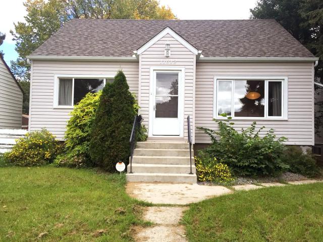 Charming Central Main Floor House near Nait/MacEwan/Kingsway