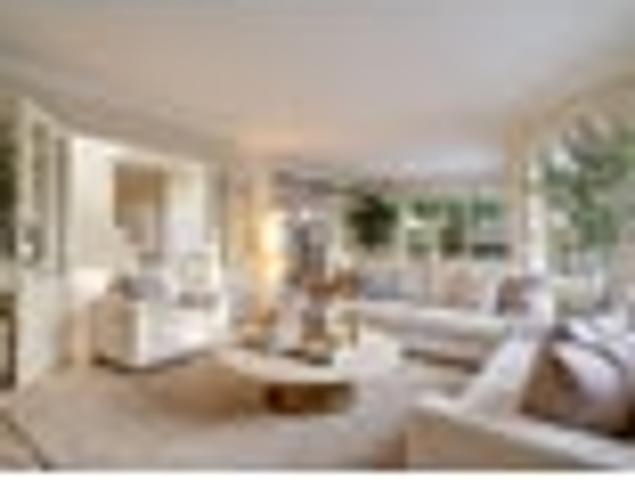 Charming Cedar Home in Ideal Location