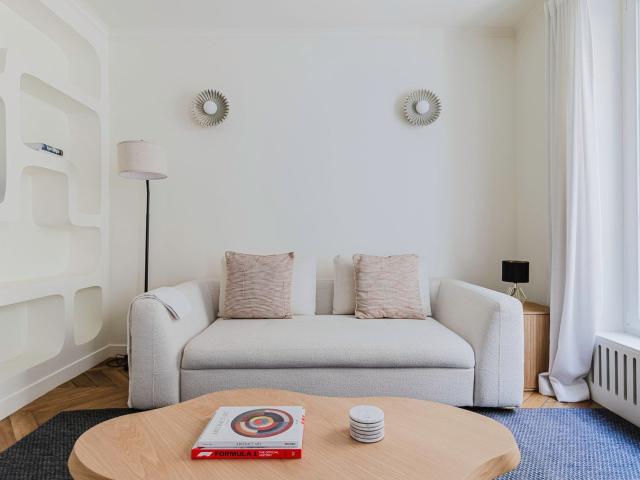 Charming Chaillot: Your Bright Parisian Retreat