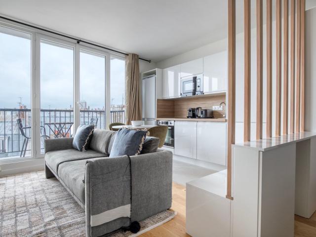 Charming Chaillot Studio: Move In Ready Luxury!