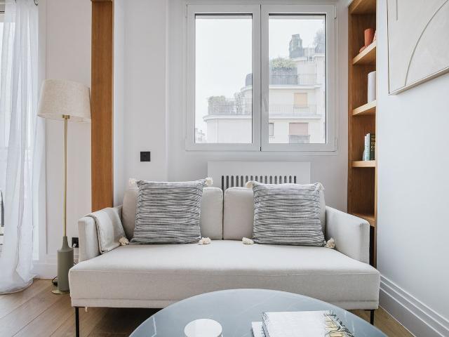 Charming Champs Élysées One Bedroom Apartment, Paris Amsterdam Apartments for Rent