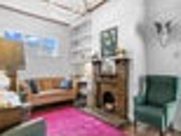 Charming Character Villa Walk to Town!