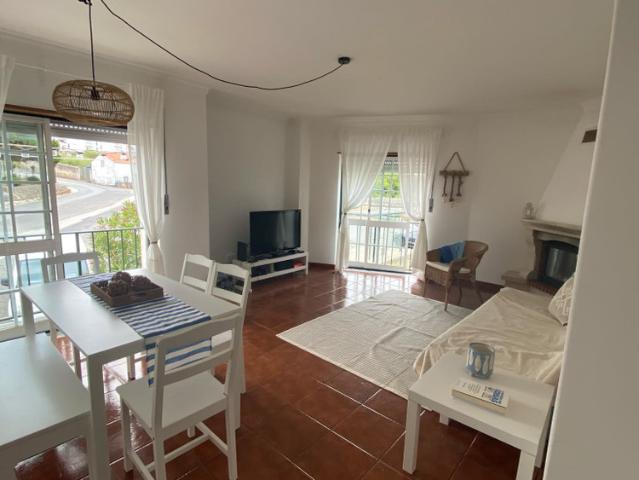 Charming Coastal 2 Bedroom Apartment