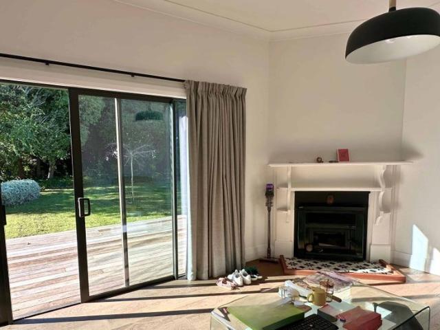 Charming Country Cottage Close to Town