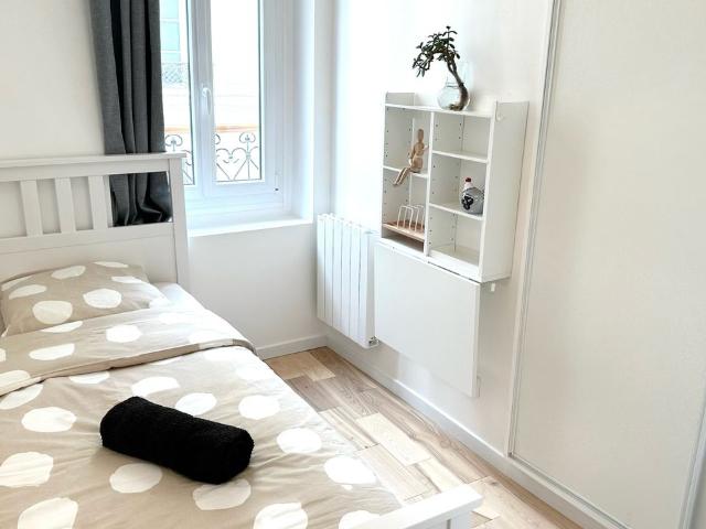 Charming Cozy Apartment for 5 in the Heart of Paris, Paris Amsterdam Apartments for Rent