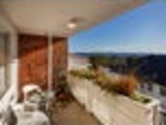 Charming Elevated Unit with Stunning Views