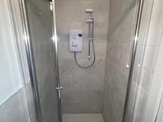 Deal! En Suite Room, 4 Eglantine Gardens