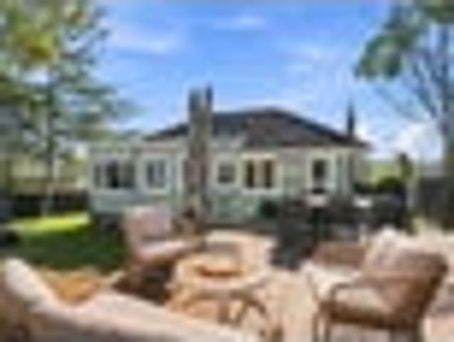 Charming Family Home, Space, Privacy & Convenience